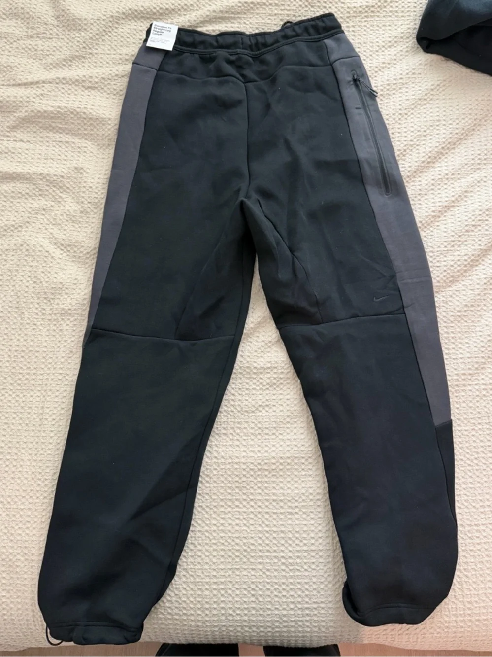 Nike Tech Color-Block Pants - Picture 5 of 8